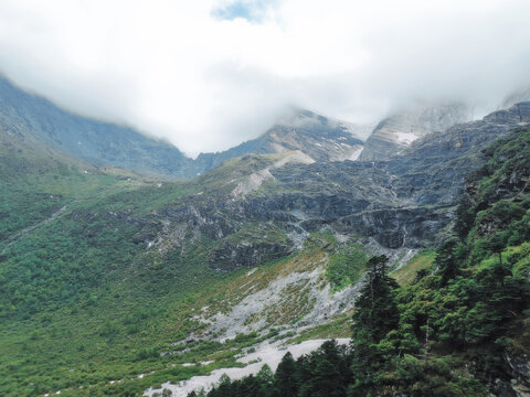 川西山谷稻城亚丁绿色高原