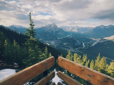 远眺群山