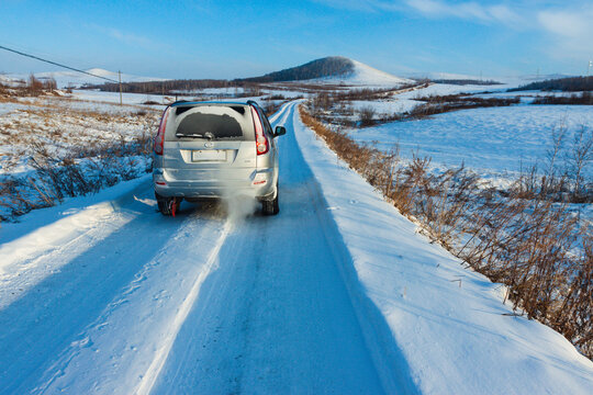 北方大雪越野车