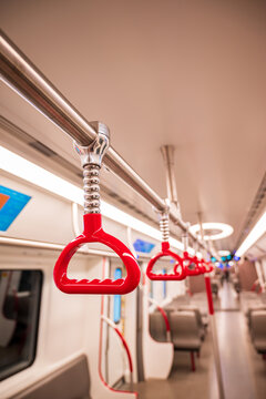 广州地铁18号线列车扶手吊环