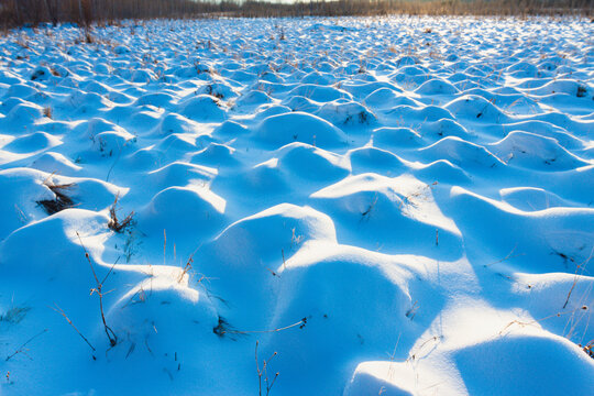 雪原逆光雪包雪馒头