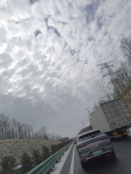 雨雪天拥堵道路