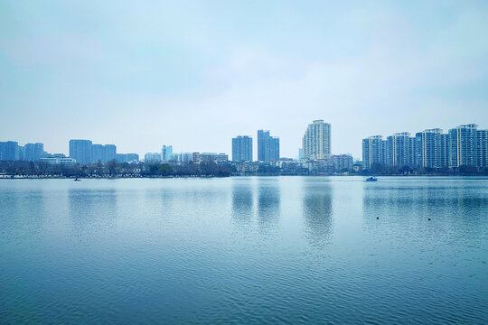 南京莫愁湖公园湖景房