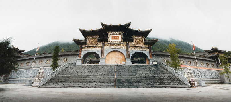 凉山冕宁县灵山寺正门