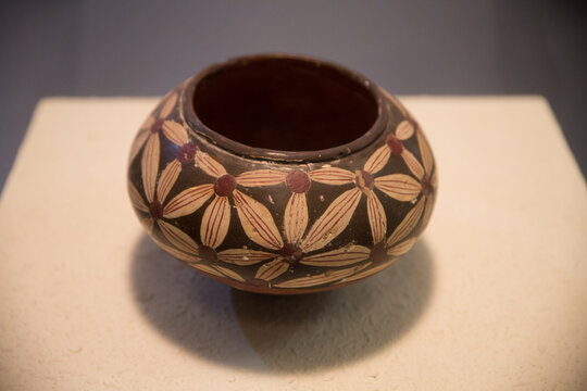 新石器时代彩陶罐