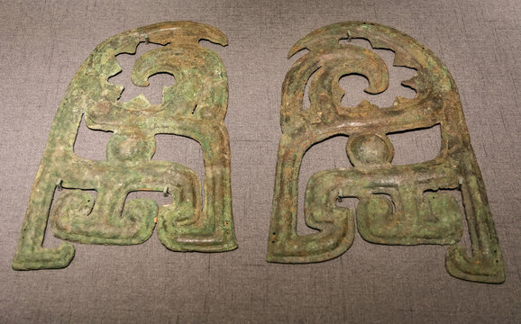 西周早期目字形铜马胄