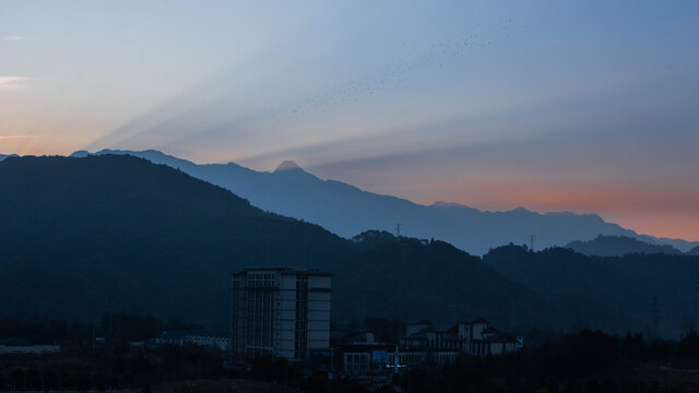 高黎贡山的晨光