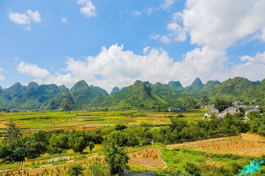 云雾万峰林