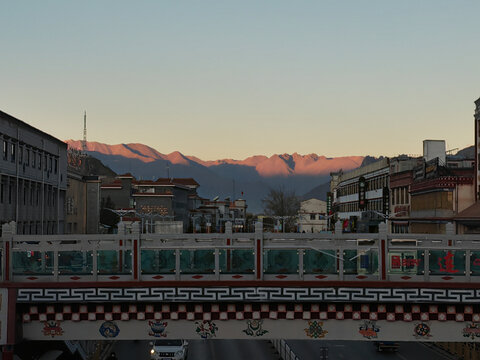 日照金山