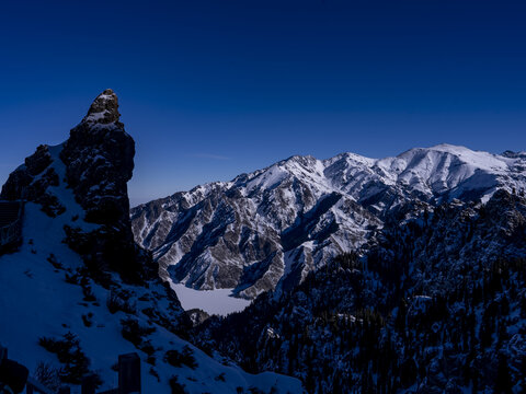 天山雪景