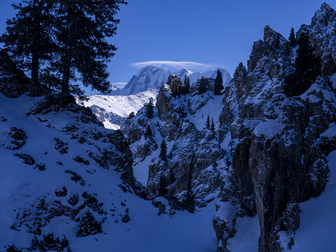 天山雪景