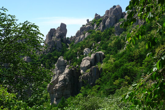 青岛崂山巨峰春季风光