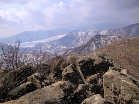 乱石雪峦