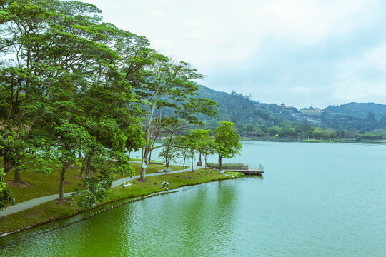 顺德顺峰山公园湖畔风光