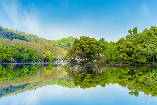 杭州西湖春景绿水青山