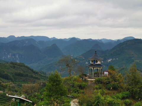 山顶古庙