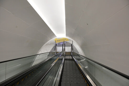 上海浦东机场捷运系统扶梯通廊