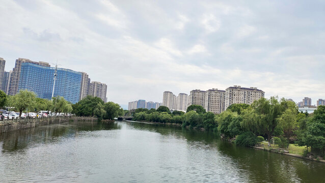 河边风景