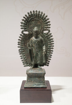 佛陀铜立像