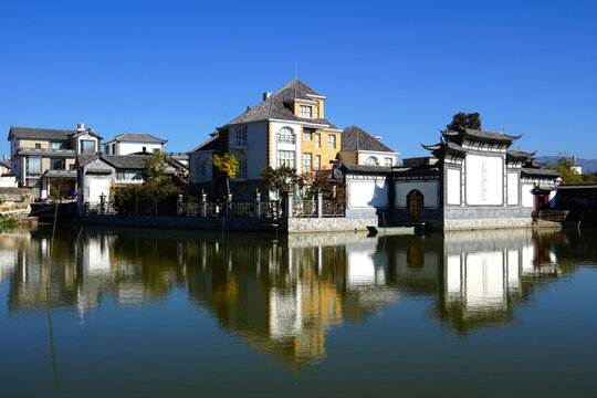 洱海湖边建筑