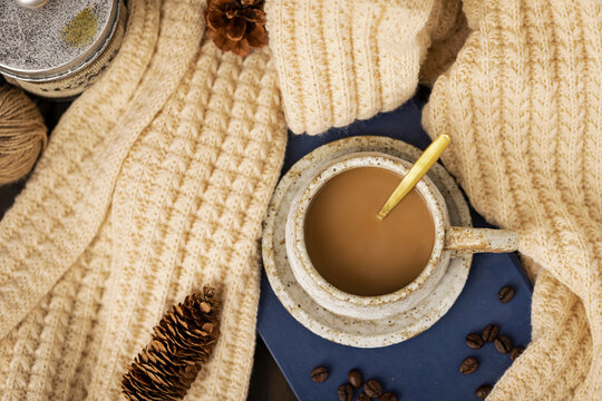 一杯咖啡温暖秋季图片
