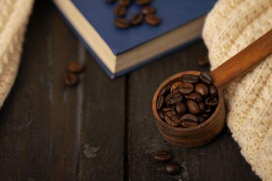 咖啡豆创意温暖文艺海报