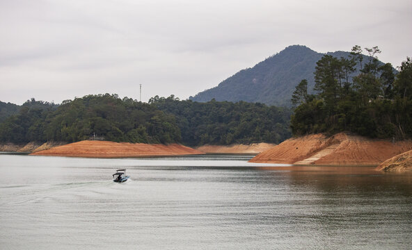 流溪河水库游船