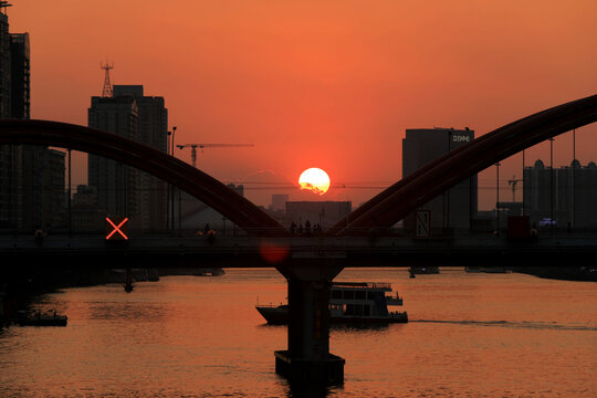 夕阳落日西沉