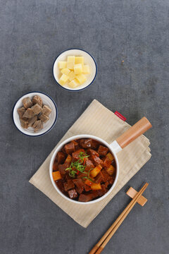 土豆牛肉粒