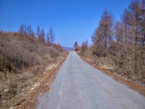 蓝天与公路