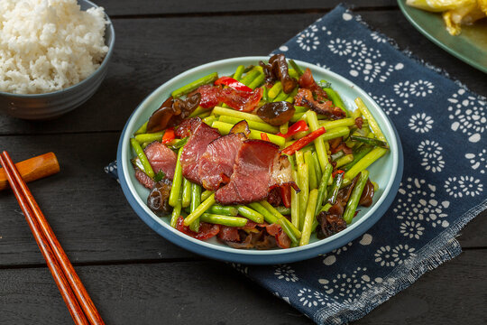 蒜苔炒熏肉