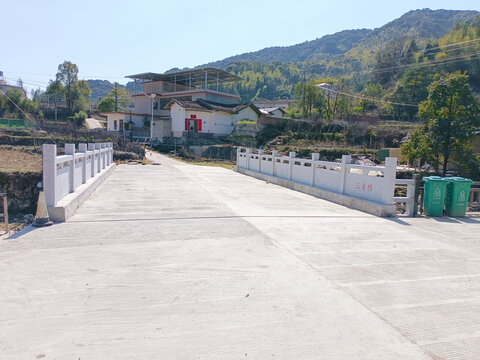 坪畬村三省桥