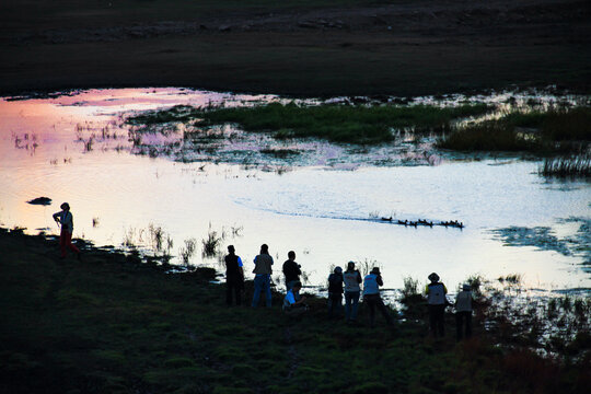 河边湿地摄影人