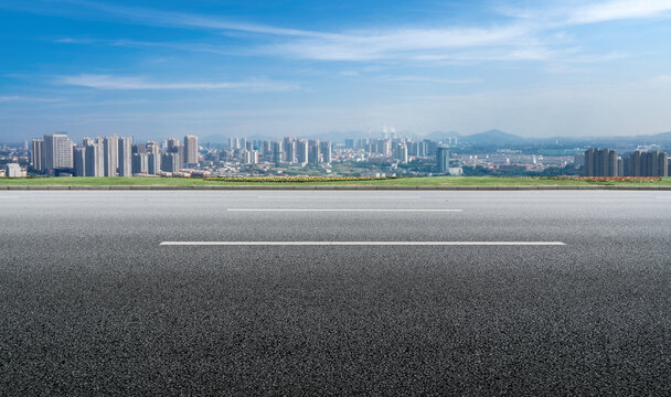 沥青公路和城市景观