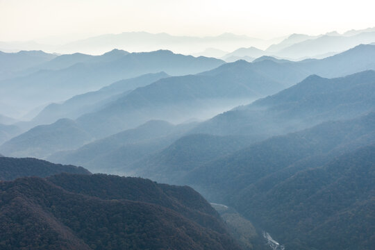 山峦叠嶂