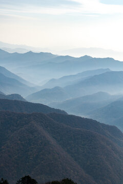 山峦叠嶂