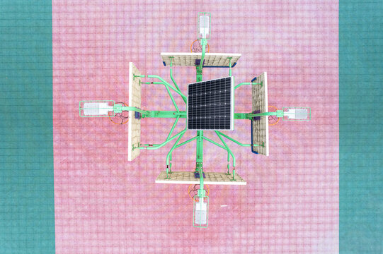 无人机俯瞰太阳能篮球架