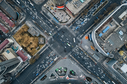 城市道路十字路口夜景航拍