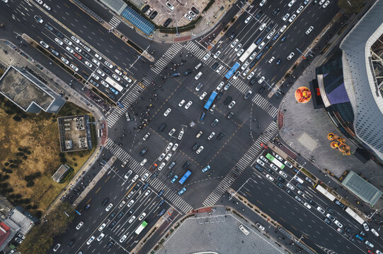 城市道路十字路口夜景航拍