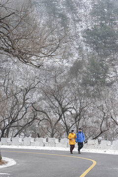 北京雪后八达岭长城