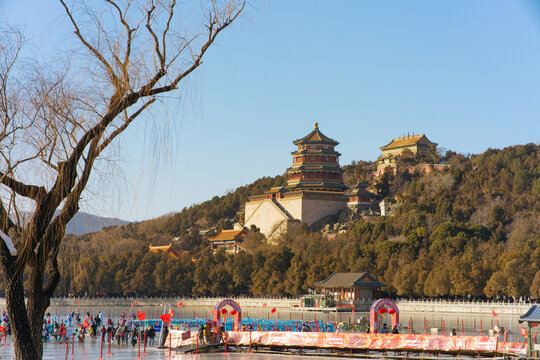 北京冬天颐和园昆明湖滑冰