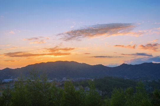 彩霞彩云天空山脉山峦