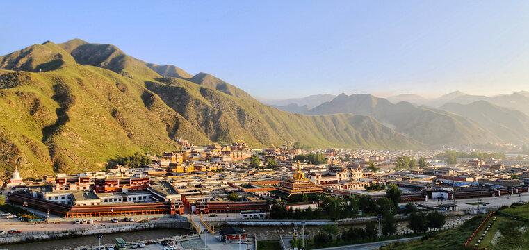 甘南旅游拉卜楞寺的清晨