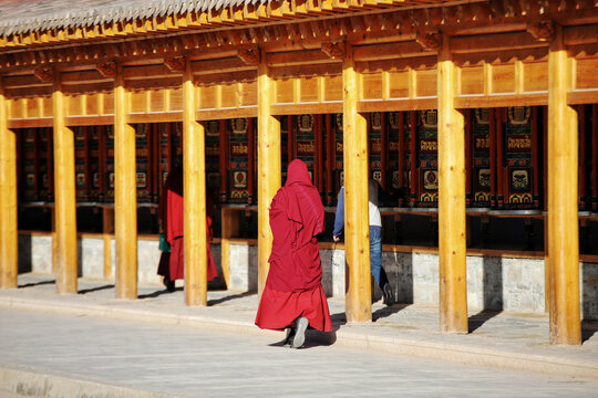 甘南旅游拉卜楞寺的清晨