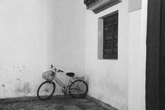 黑白复古感自行车