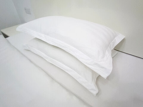 白色枕头
