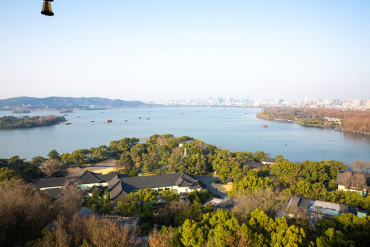 雷峰塔上俯瞰杭州西湖美景