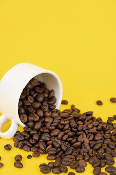 咖啡豆咖啡素材黄色背景