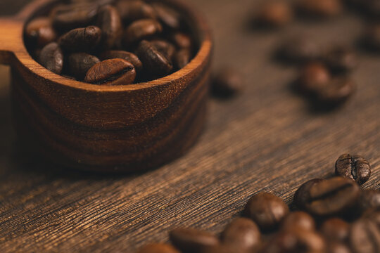 咖啡豆暗调背景