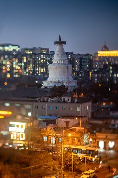 移轴镜头中的北京白塔寺业夜景